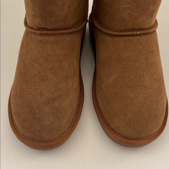Minnetonka Brown Suede Ankle Boots with Fur Lining - Picture 3 of 7